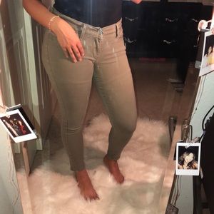 710 Levis • Olive Green